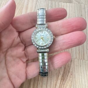 Vintage style Vivani ladies bracelet watch NEW BATTERY